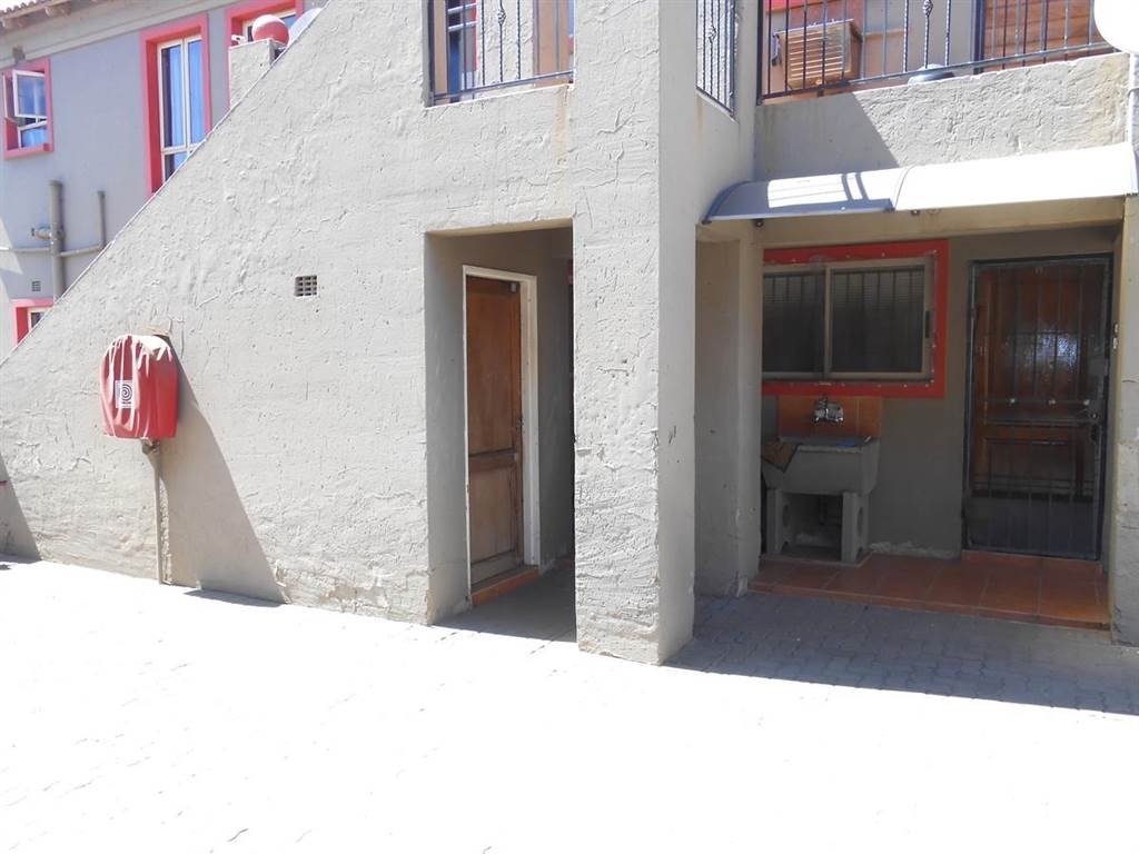 3 Bed Townhouse in Lenasia photo number 28