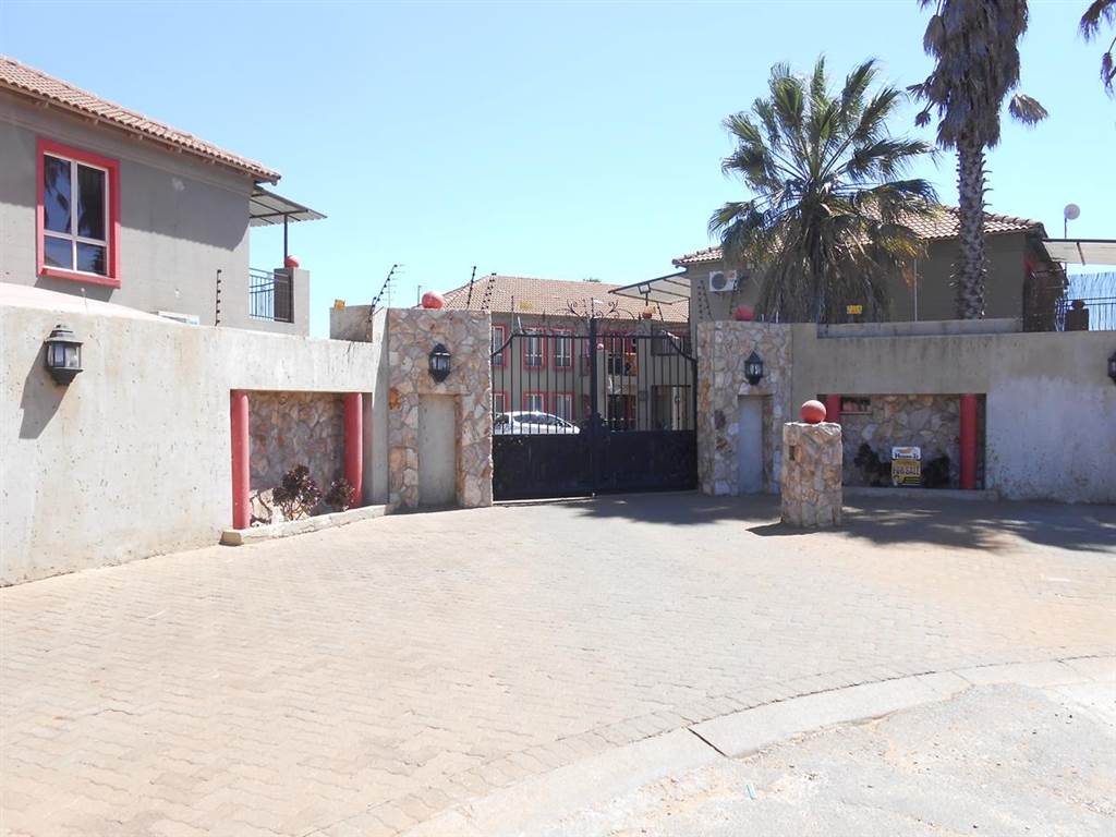 3 Bed Townhouse in Lenasia photo number 30