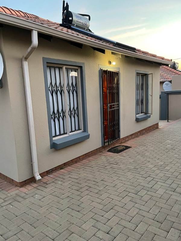 2 Bed House in Cullinan photo number 8