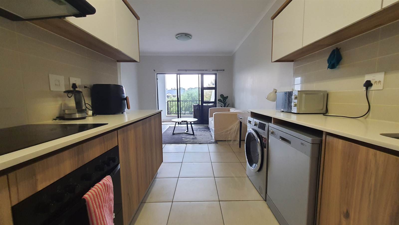 1 Bed Apartment in Modderfontein photo number 4