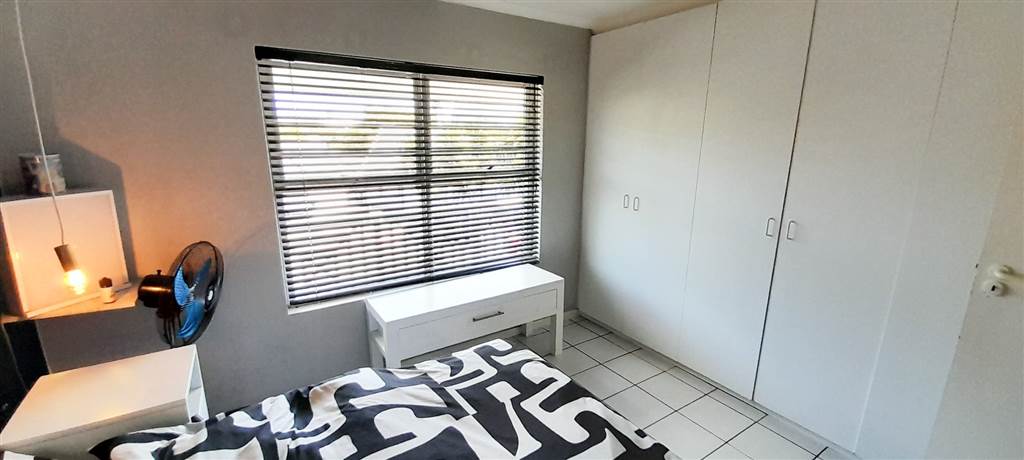2 Bed Apartment in Blouberg Sands photo number 8