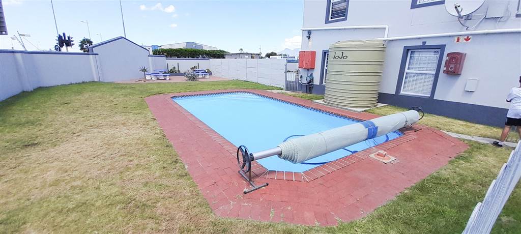 2 Bed Apartment in Blouberg Sands photo number 14