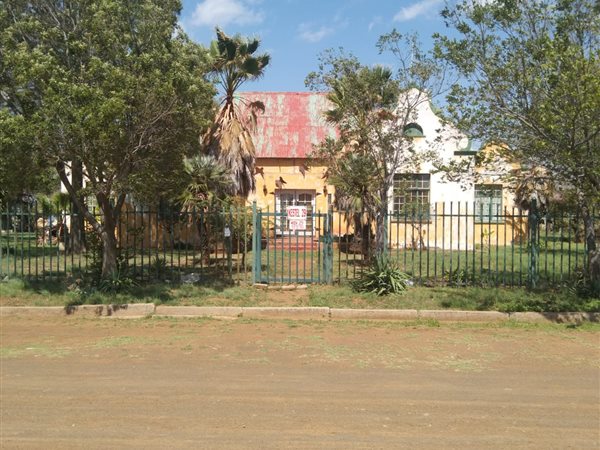 4 Bed House in Theunissen