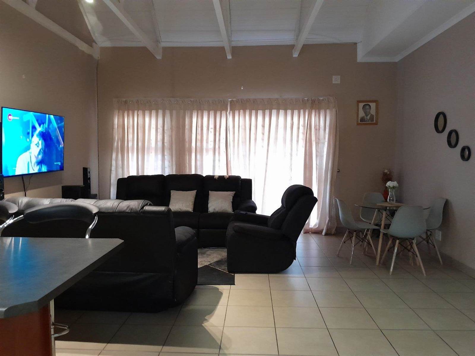 3 Bed House in Kathu photo number 8