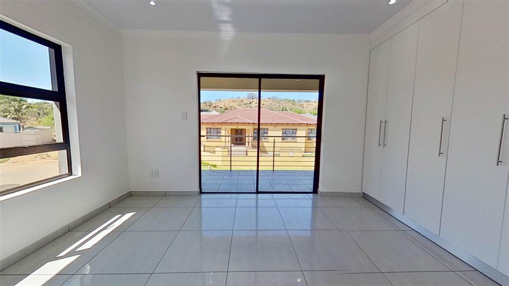 3 Bed House in Wilkoppies photo number 9
