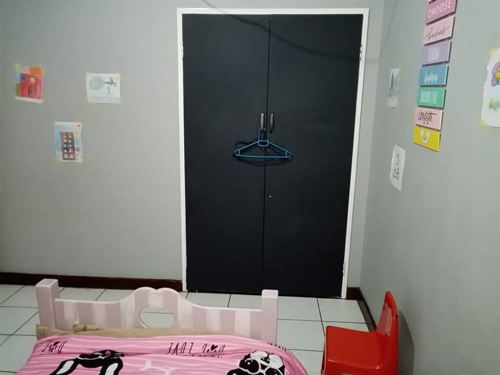 2 Bed Apartment in Germiston Central photo number 14