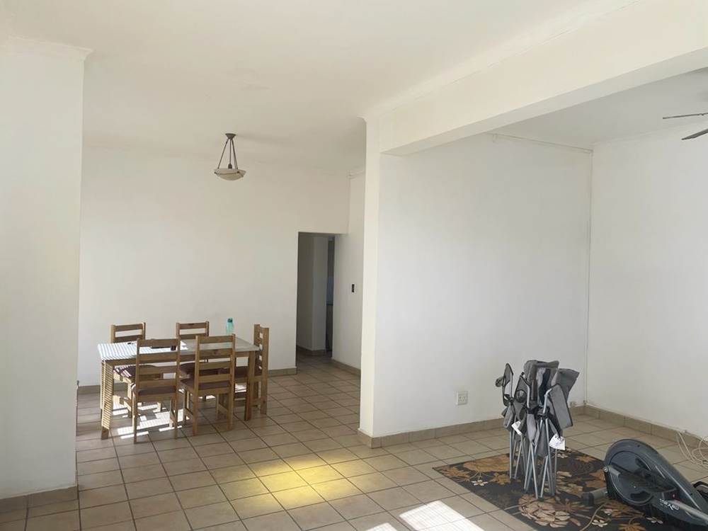 2 Bed Apartment in Ladismith photo number 3