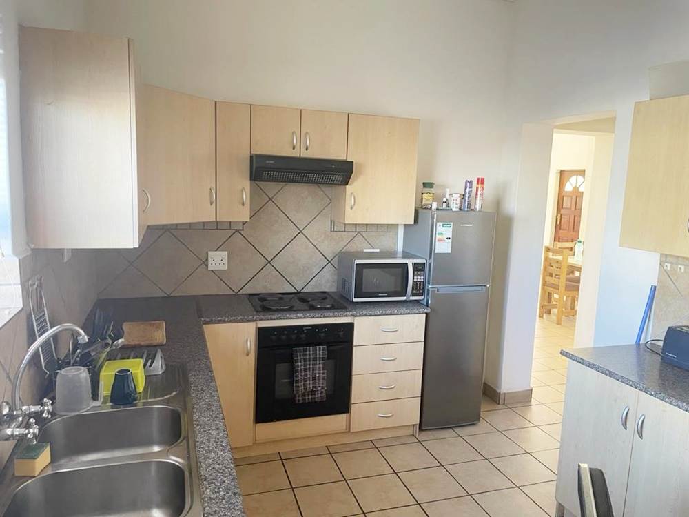 2 Bed Apartment in Ladismith photo number 1