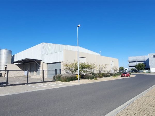 3 720  m² Industrial space