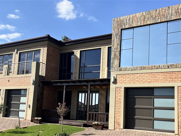 4 Bedroom House 4 Bedroom House