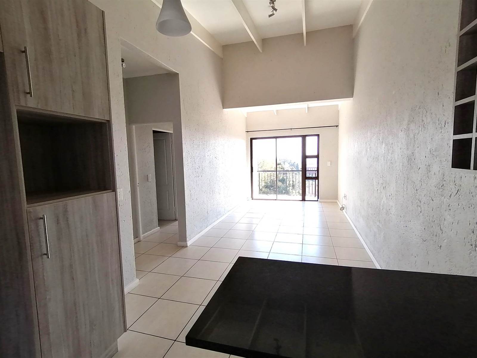 1 Bed Apartment in Roodepoort Central photo number 4