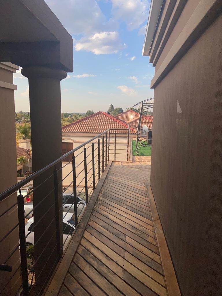 3 Bed Townhouse in Wilkoppies photo number 17