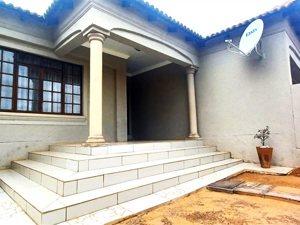 4 Bed House in Serala View