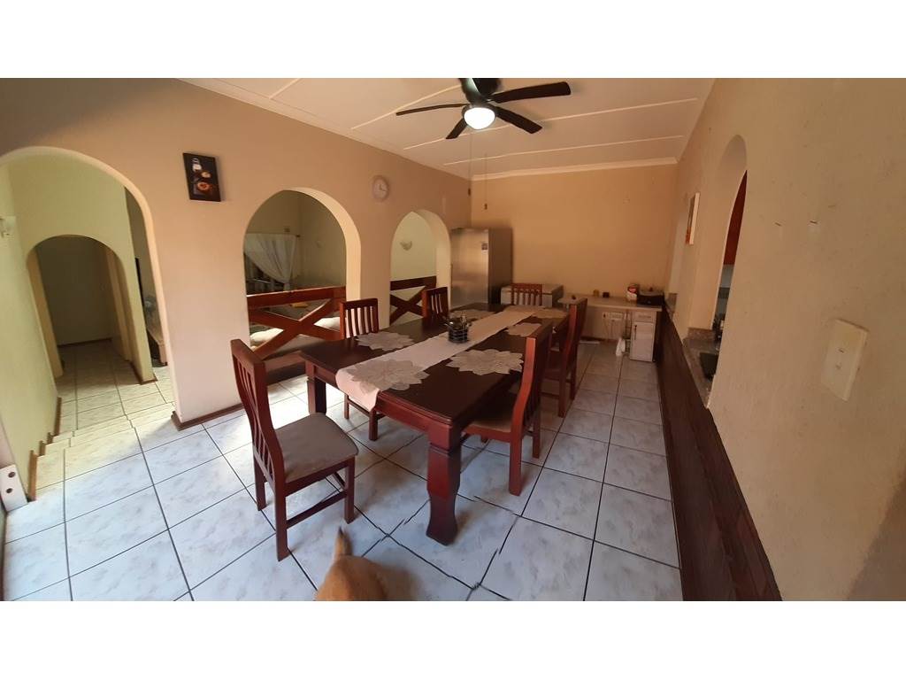 3 Bed Townhouse in Amanzimtoti photo number 28