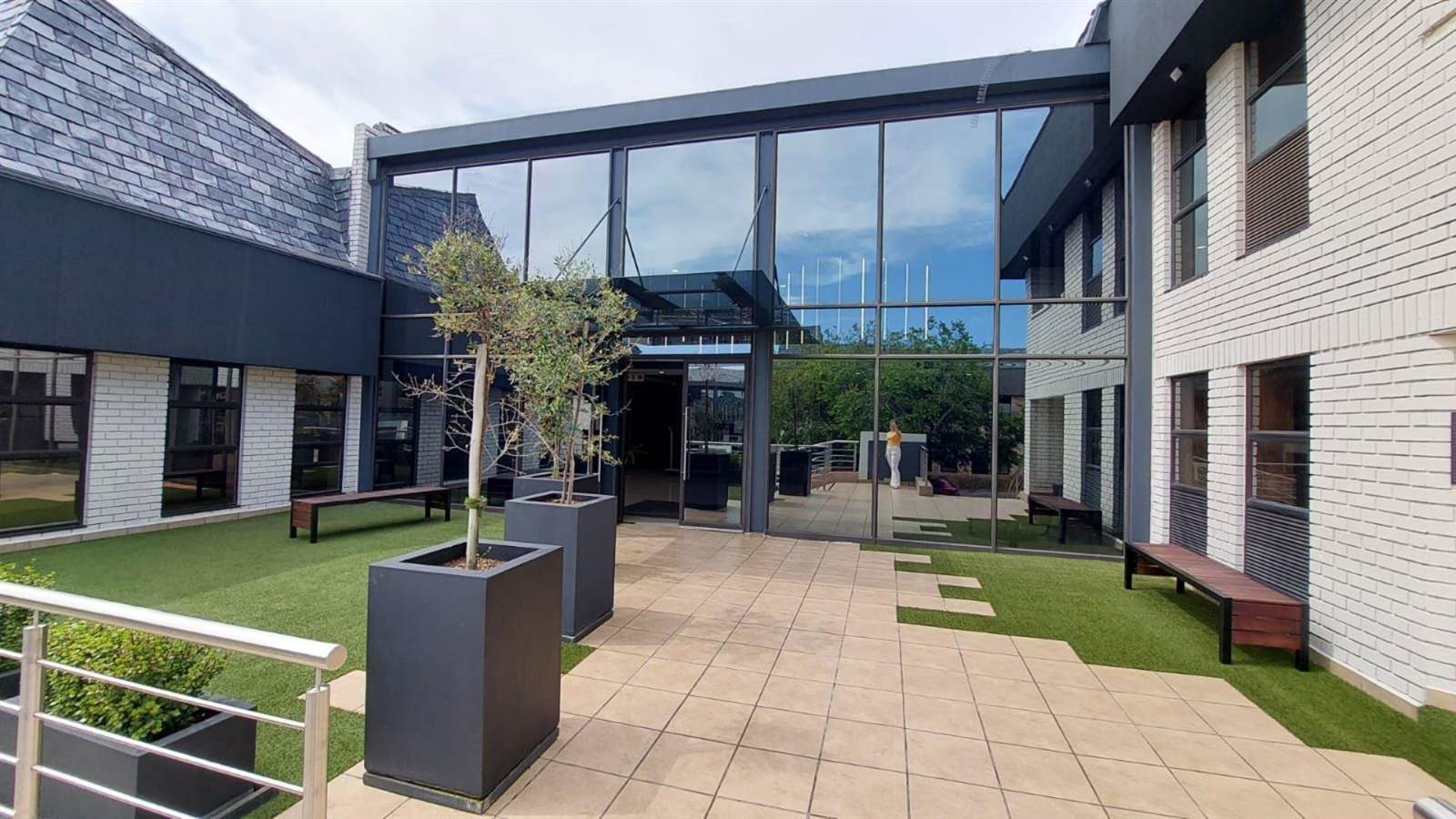 386  m² Commercial space in Hurlingham photo number 1