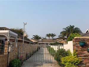 6 Bed House in Temple Valley