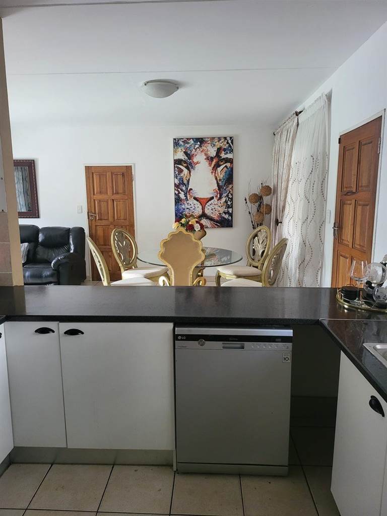 3 Bed Townhouse in Noordwyk photo number 8