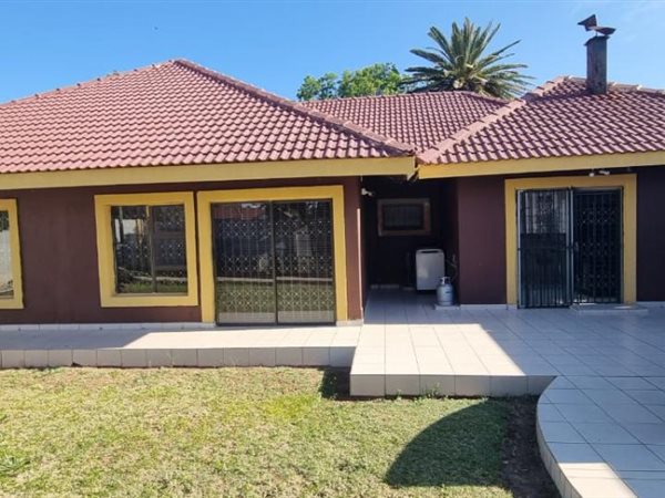 4 Bedroom House 4 Bedroom House