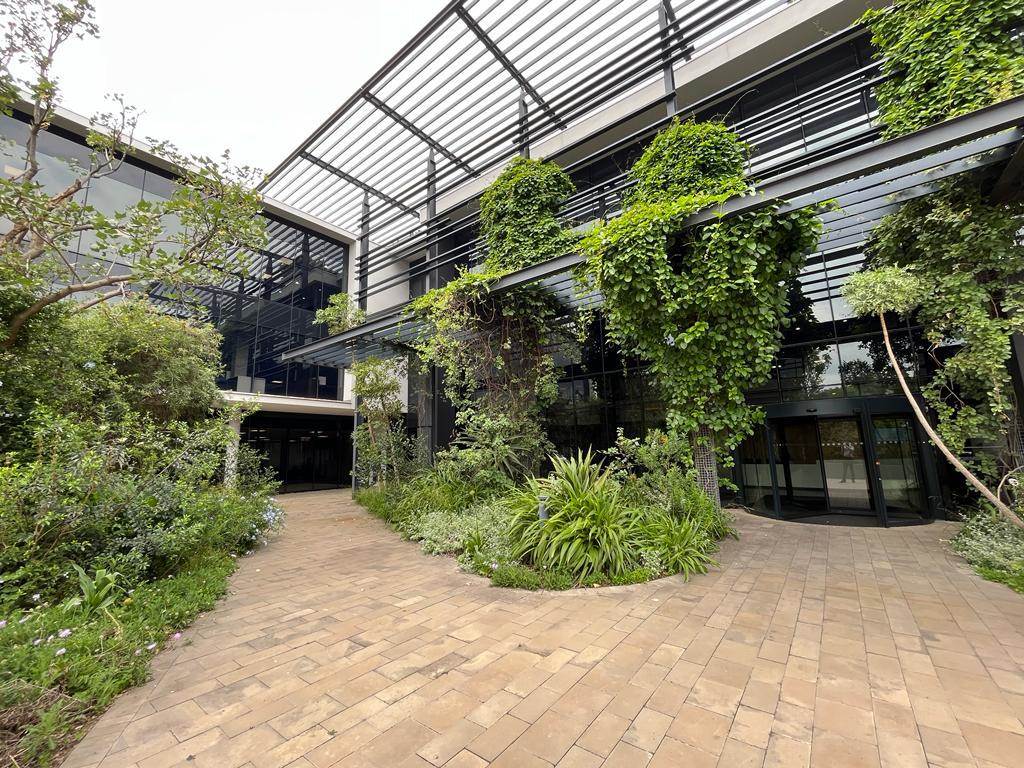 800  m² Commercial space in Bryanston photo number 1