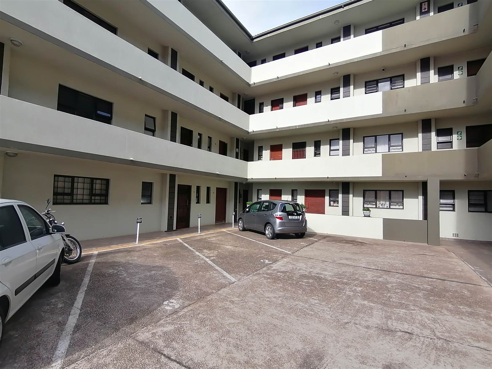 1 Bed Apartment in Jeffreys Bay photo number 5