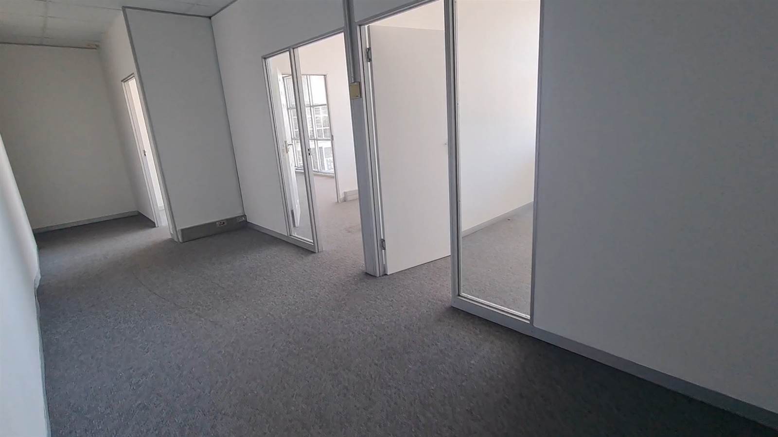 114  m² Commercial space in Paarden Eiland photo number 3