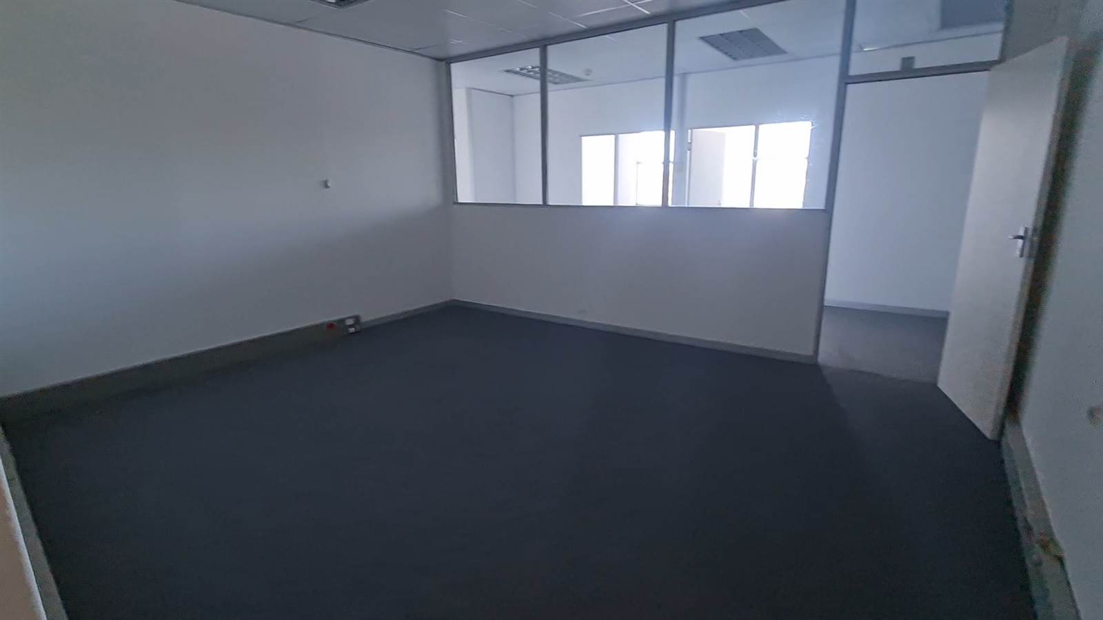 114  m² Commercial space in Paarden Eiland photo number 2