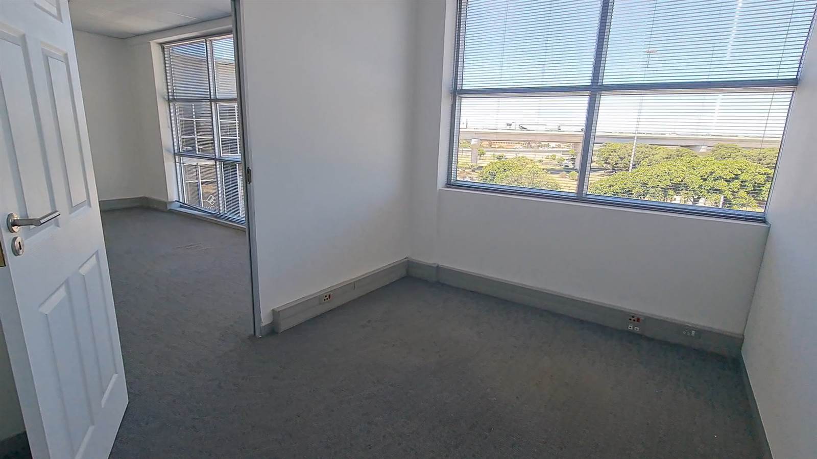 114  m² Commercial space in Paarden Eiland photo number 5
