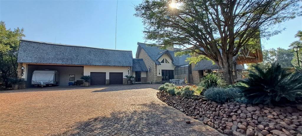 3 Bed House in Hartbeespoort Dam photo number 28