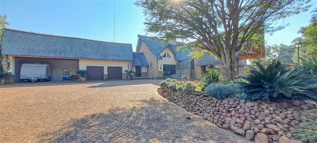 3 Bed House in Hartbeespoort Dam photo number 27