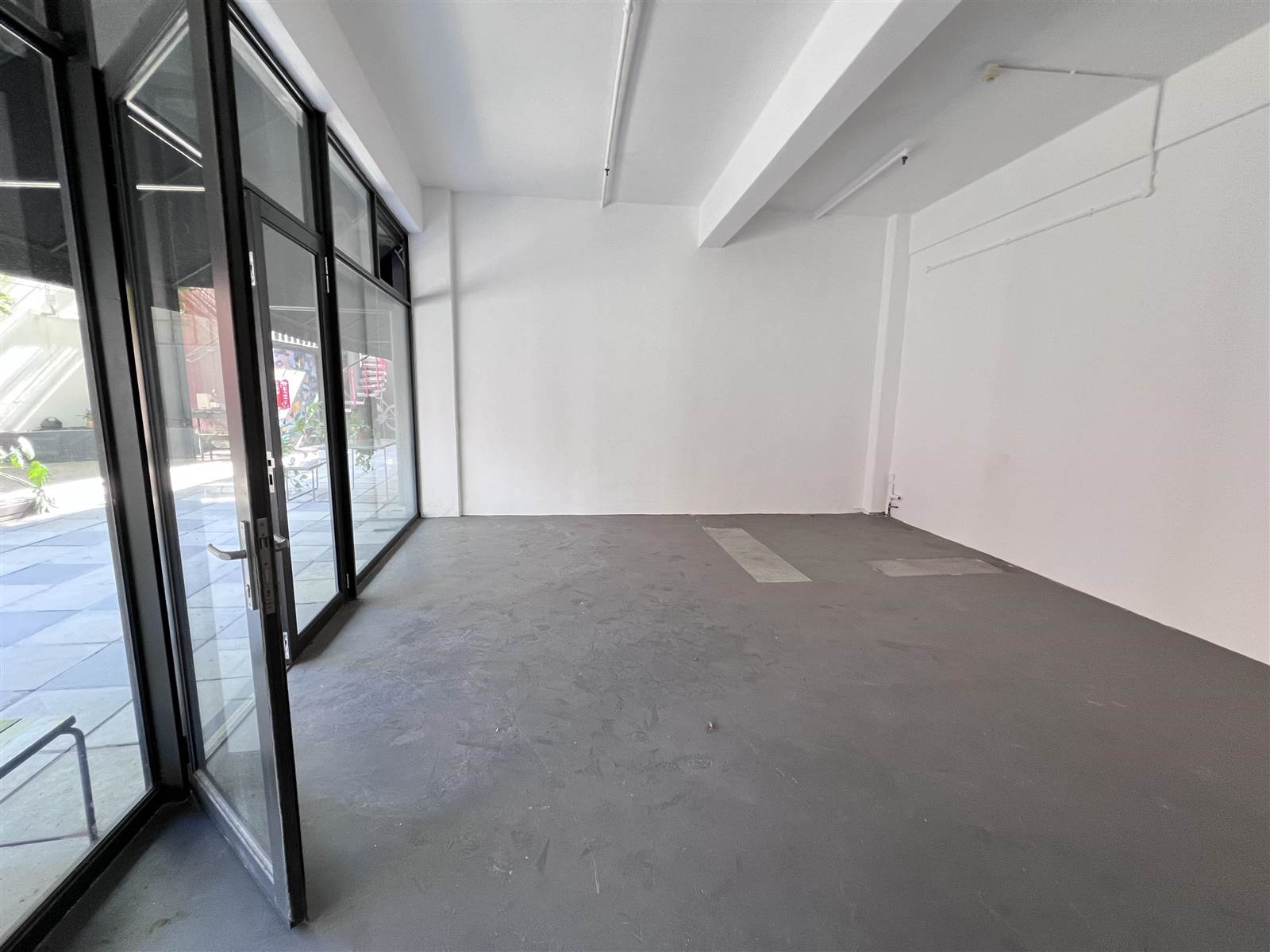 38  m² Commercial space in Woodstock photo number 4
