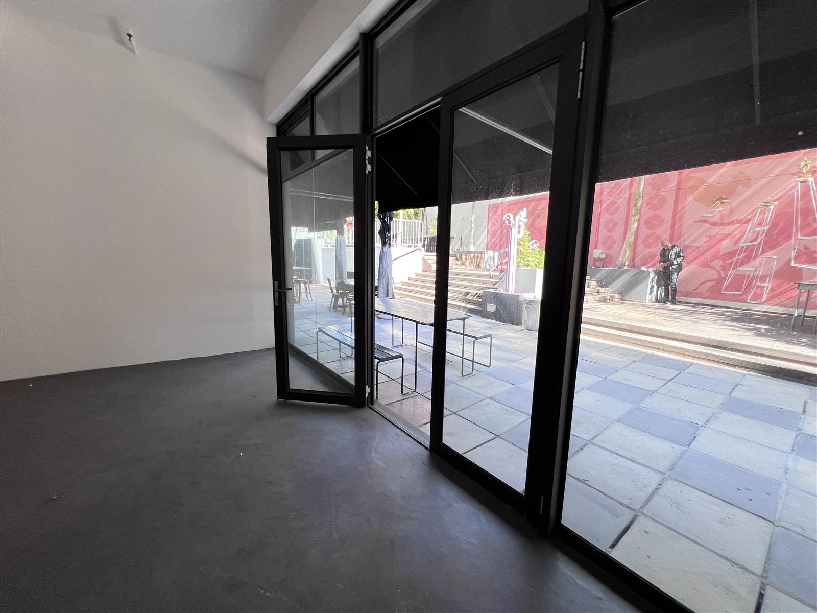 38  m² Commercial space in Woodstock photo number 3