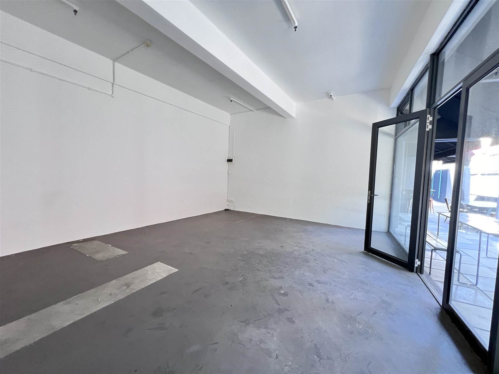 38  m² Commercial space in Woodstock photo number 2