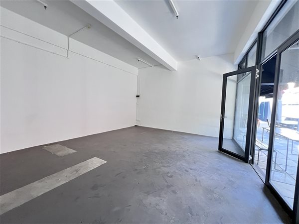 38  m² Commercial space