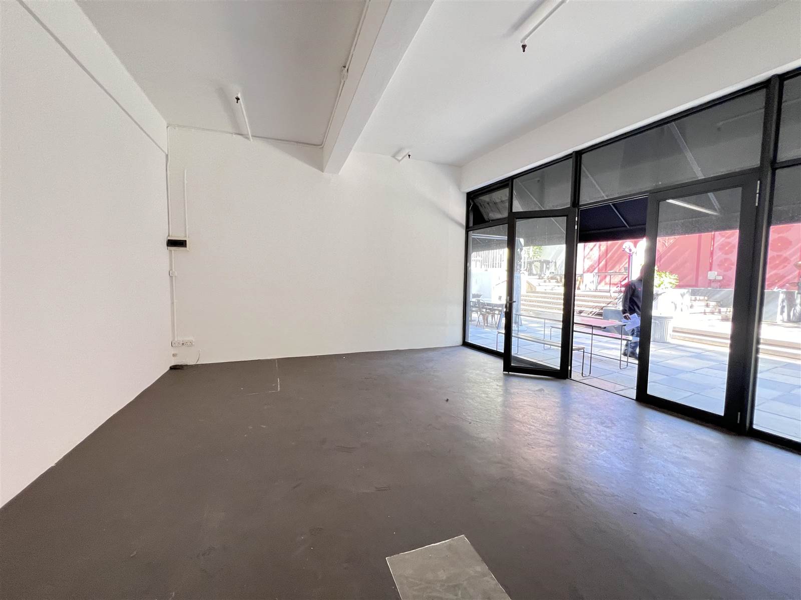 38  m² Commercial space in Woodstock photo number 1