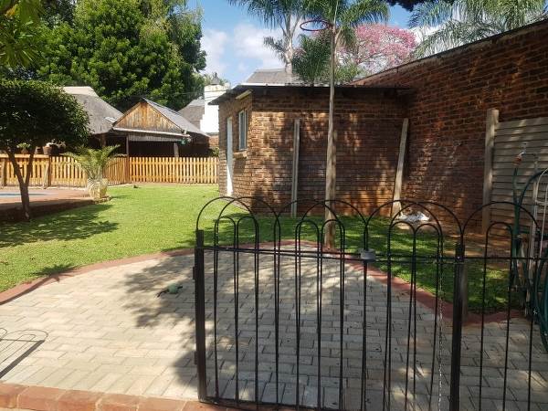 4 Bed House in Sinoville photo number 25