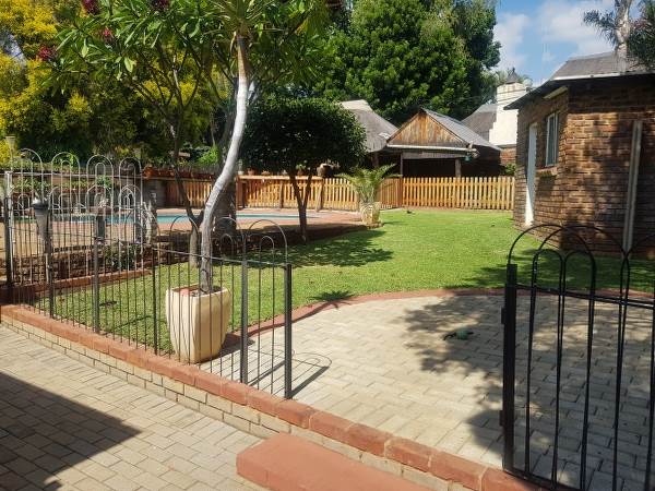 4 Bed House in Sinoville photo number 24