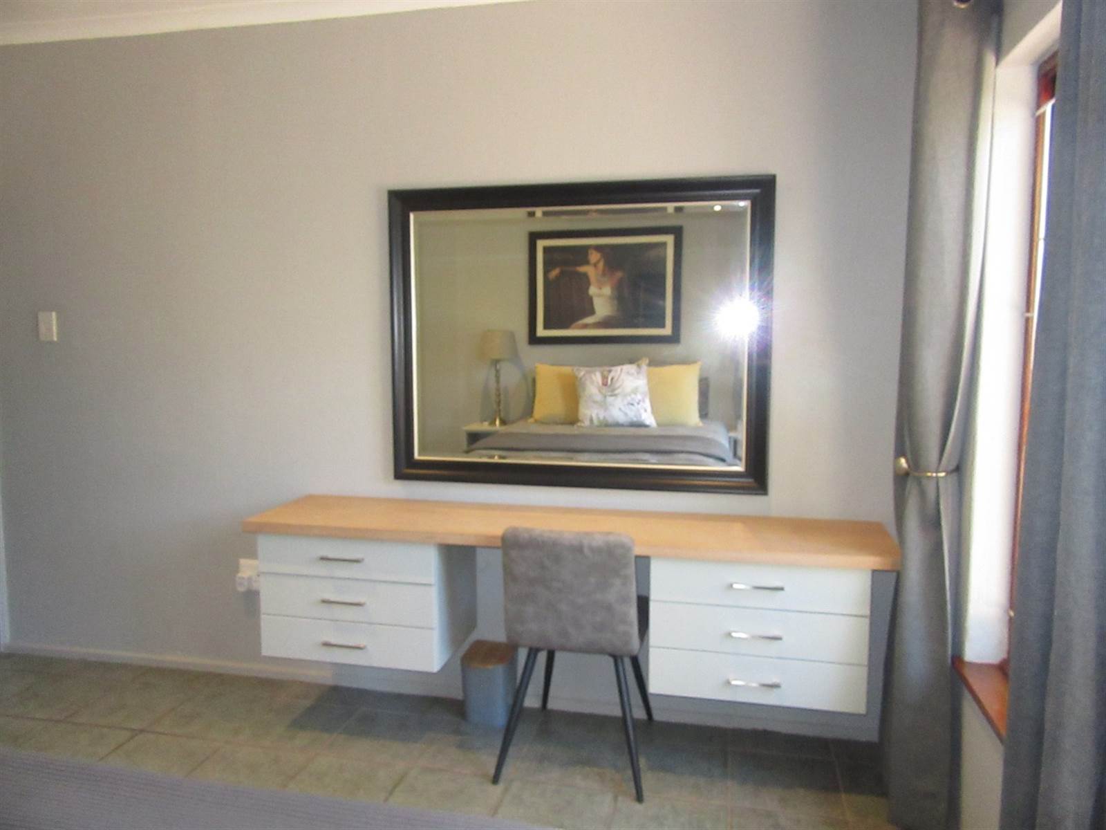2 Bed Townhouse in Scottburgh South photo number 11