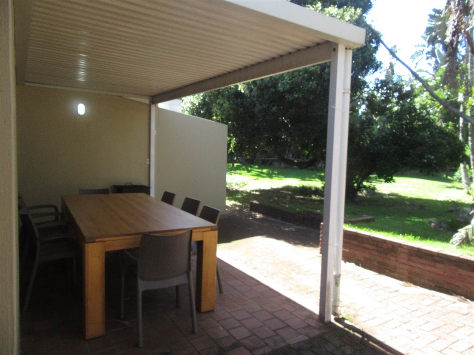 2 Bed Townhouse in Scottburgh South photo number 16