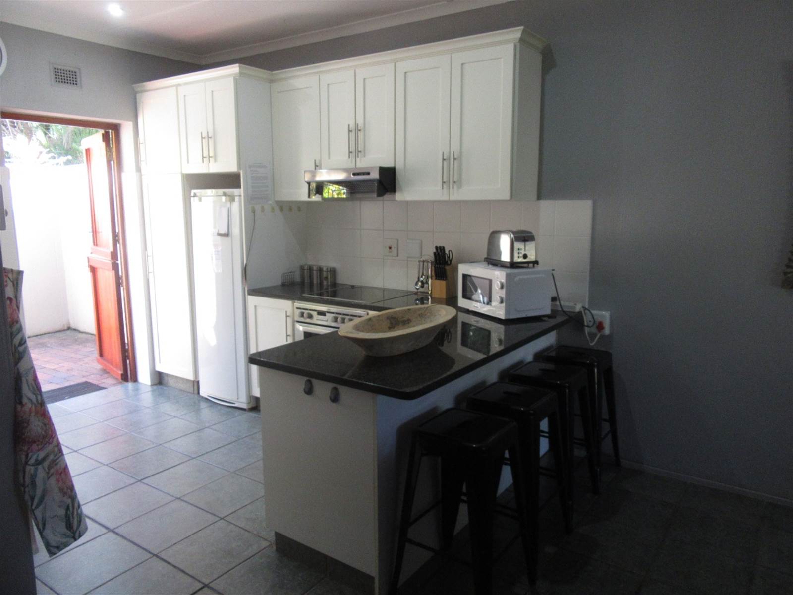 2 Bed Townhouse in Scottburgh South photo number 2