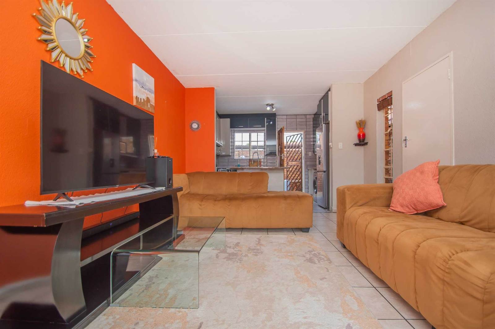 2 Bed Townhouse in Wilgeheuwel photo number 6