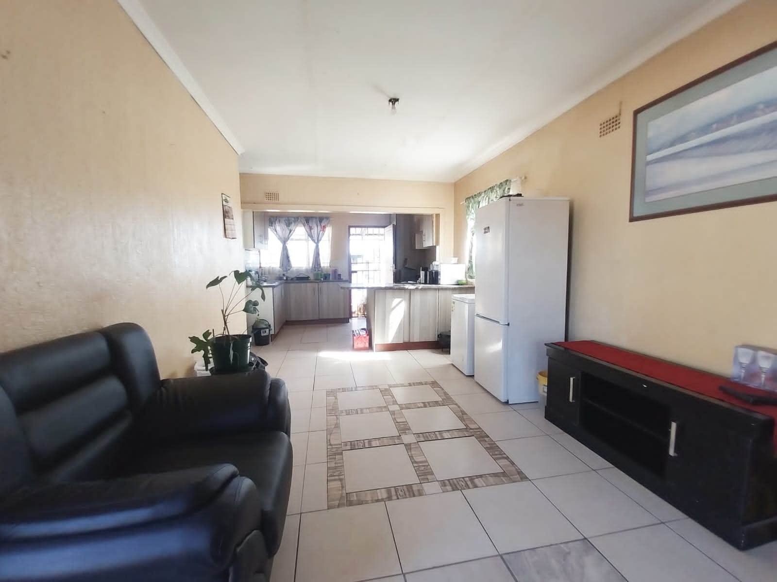 2 Bed House in Klipspruit photo number 5