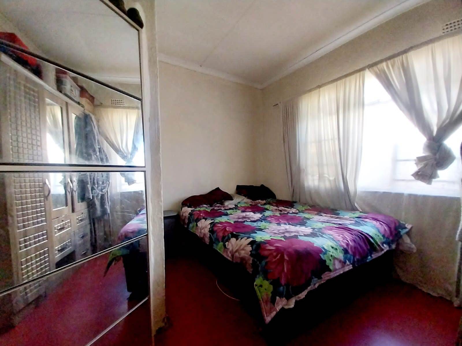 2 Bed House in Klipspruit photo number 12