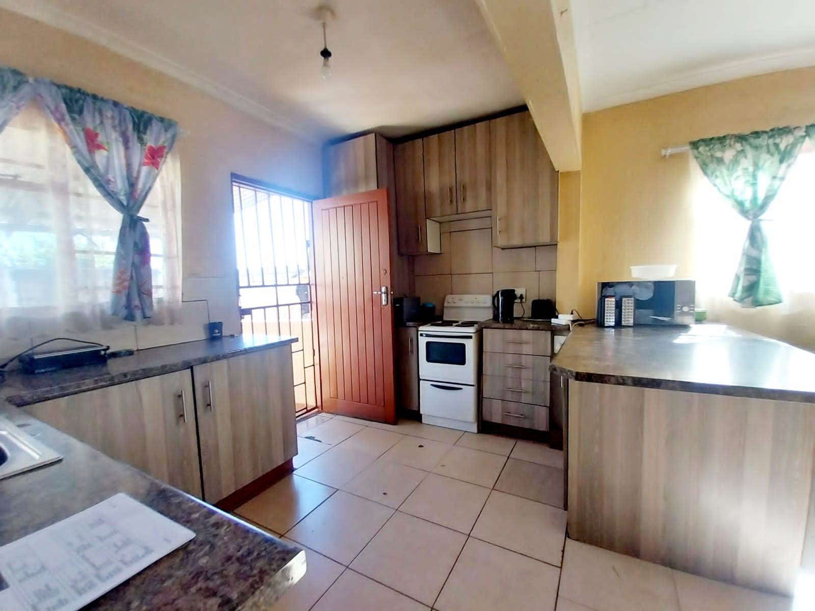2 Bed House in Klipspruit photo number 9