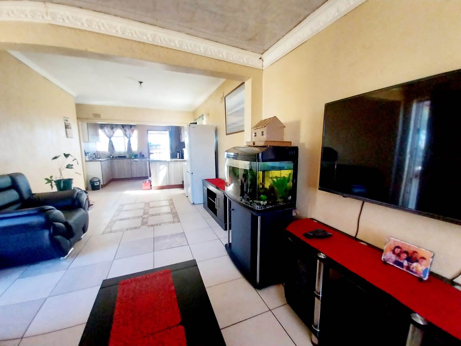 2 Bed House in Klipspruit photo number 6