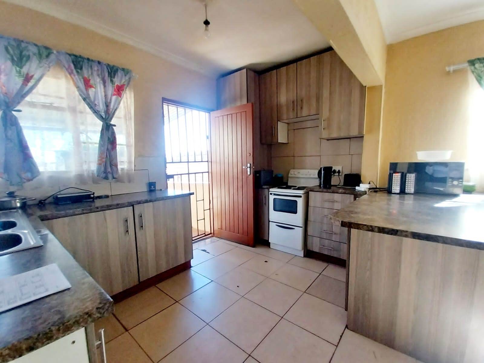 2 Bed House in Klipspruit photo number 7