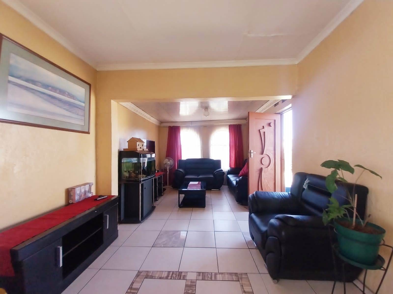 2 Bed House in Klipspruit photo number 3