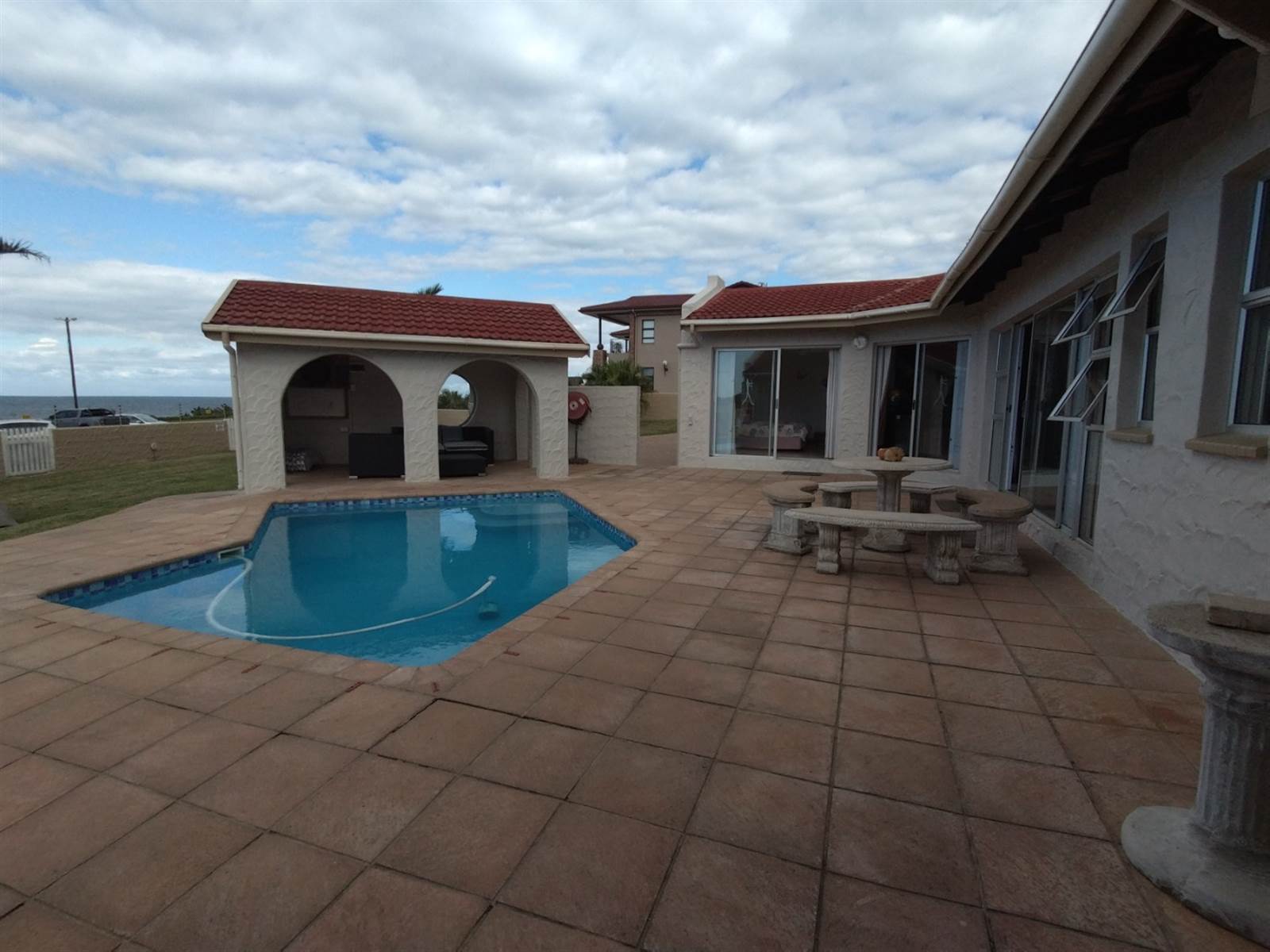 7 Bed House in Uvongo photo number 6
