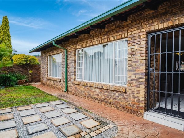 2 Bedroom Simplex 2 Bedroom Simplex