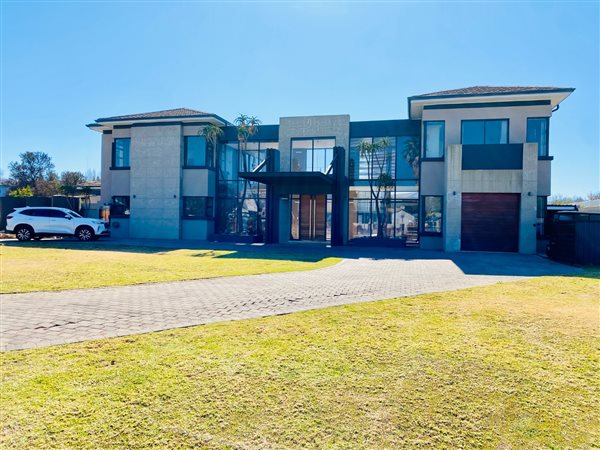 5 Bedroom House 5 Bedroom House