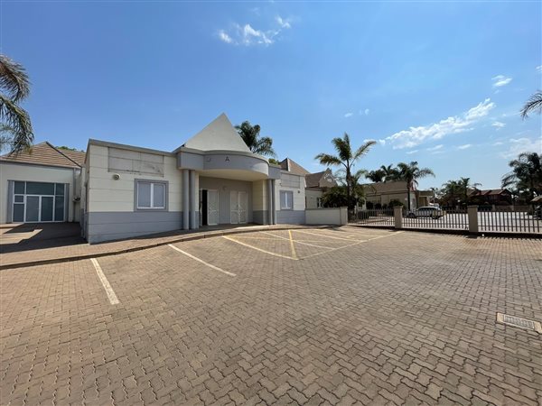 361  m² Commercial space